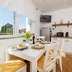 Iva Apartament *