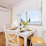 Iva Apartament *