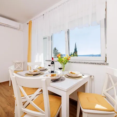 Iva Apartman *
