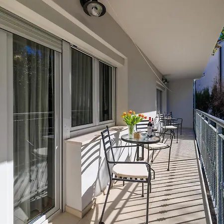 Iva Apartman *