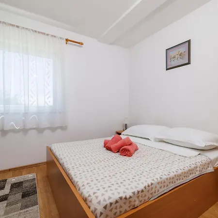 Iva Apartament *