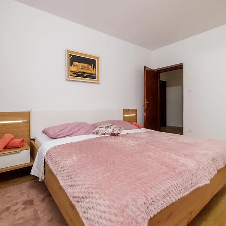 Apartament Iva *