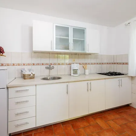 Iva Apartament *