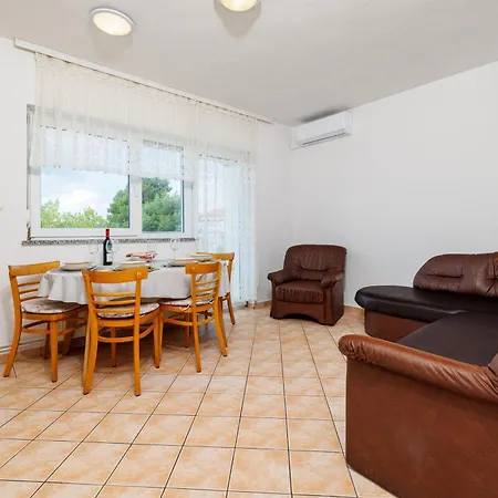 Apartment Iva *