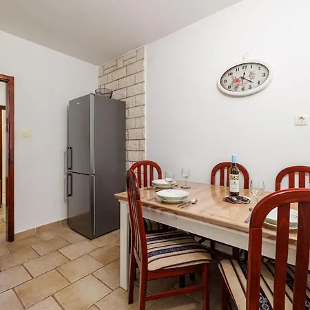 Iva Apartament *