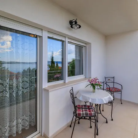 Iva Apartament *