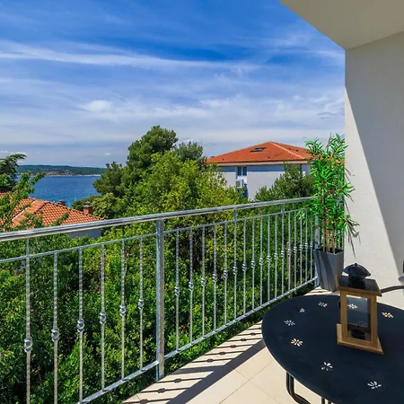 Iva Apartament *