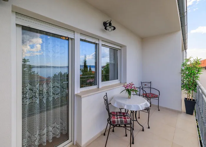 Iva Daire *